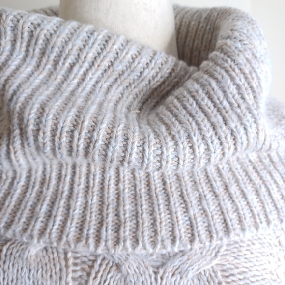 Women's ELLE Sweater. Size Large. Color Oatmeal. - Picture 9 of 16
